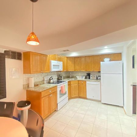 Comfy Basement Home 2 Bdrm1Den 3Queen Beds Вашингтон Екстериор снимка