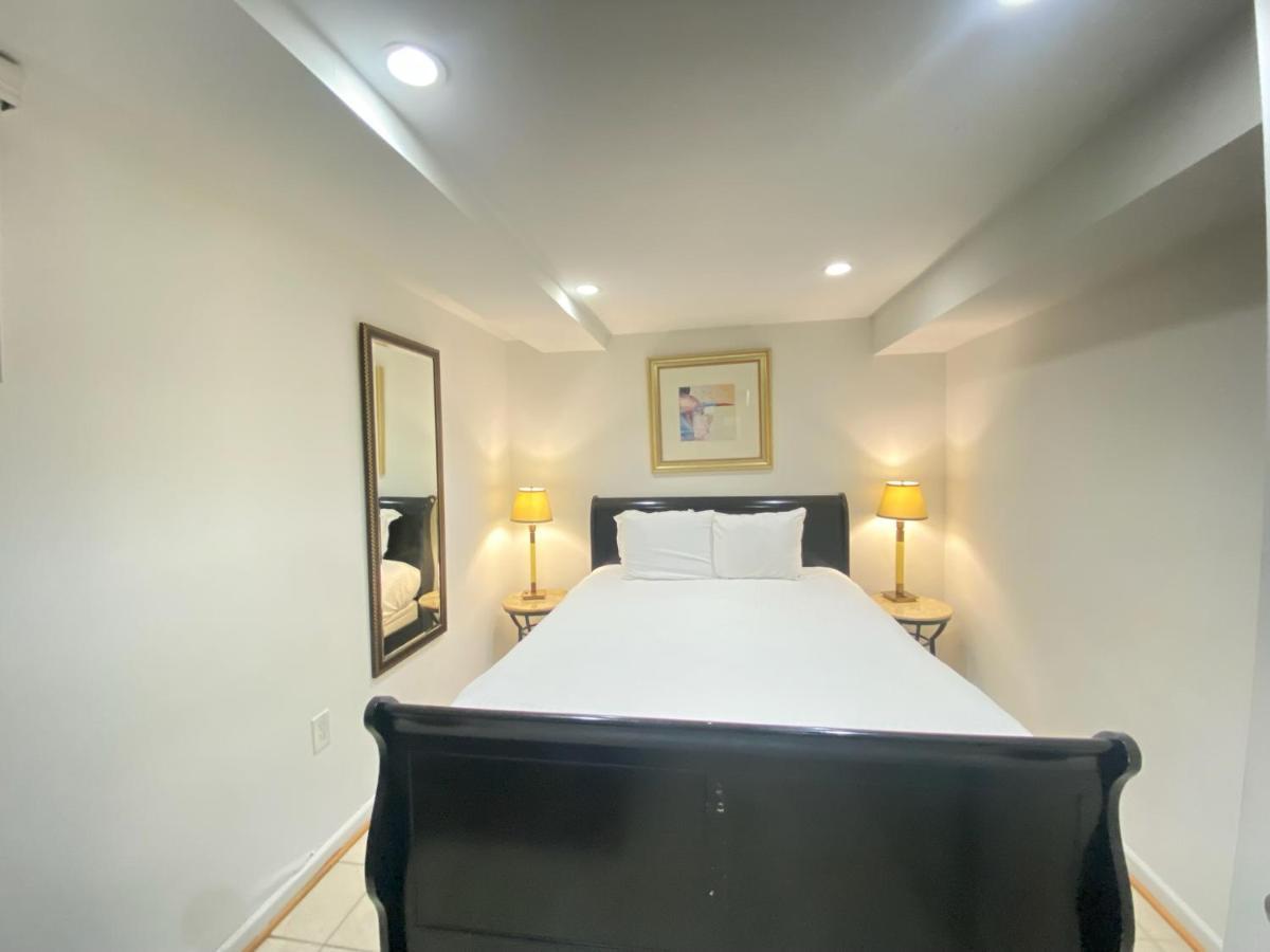 Comfy Basement Home 2 Bdrm1Den 3Queen Beds Вашингтон Екстериор снимка