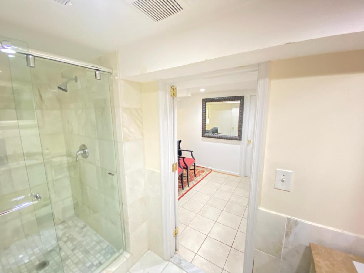 Comfy Basement Home 2 Bdrm1Den 3Queen Beds Вашингтон Екстериор снимка