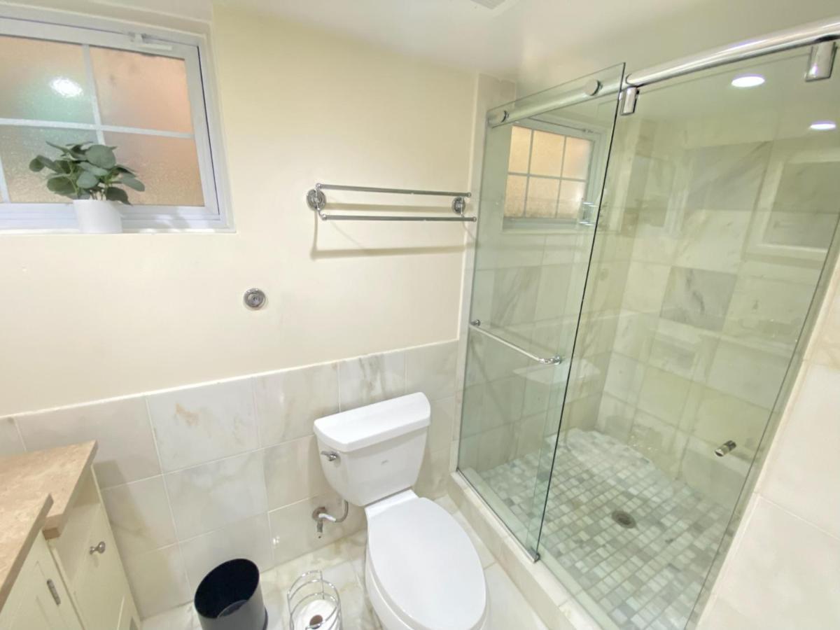 Comfy Basement Home 2 Bdrm1Den 3Queen Beds Вашингтон Екстериор снимка