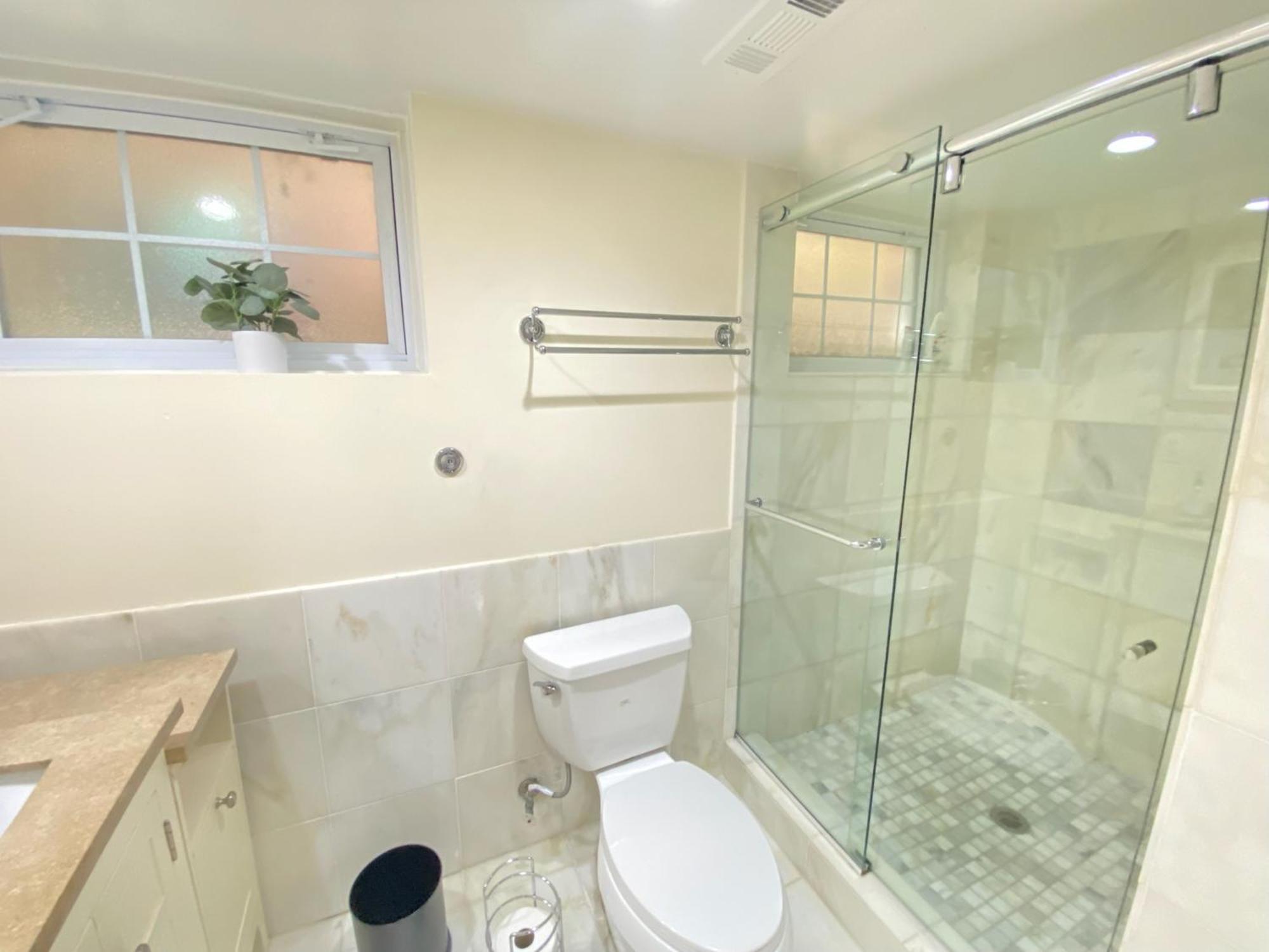 Comfy Basement Home 2 Bdrm1Den 3Queen Beds Вашингтон Екстериор снимка